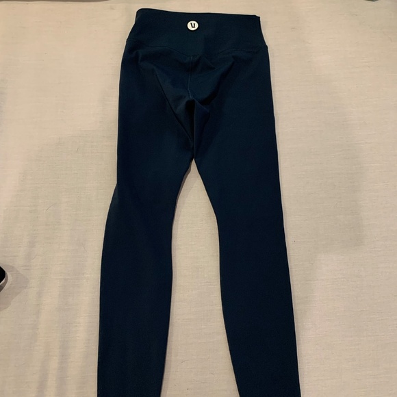 Vuori Chilled Out Legging size Small Color Ink - Picture 6 of 7